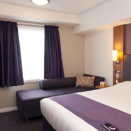 Premier Inn Chichester Exterior foto