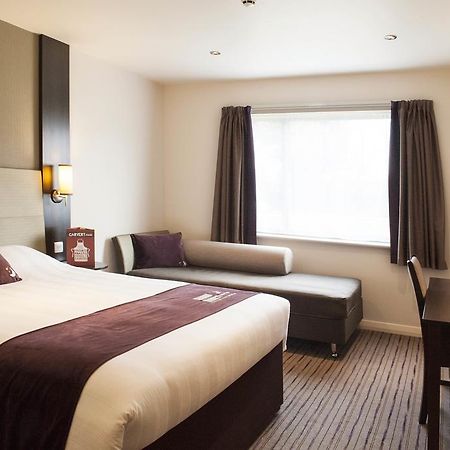 Premier Inn Chichester Exterior foto