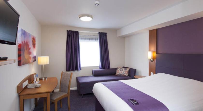 Premier Inn Chichester Exterior foto
