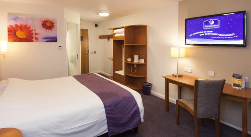 Premier Inn Chichester Exterior foto