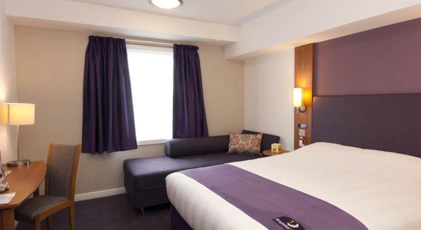 Premier Inn Chichester Exterior foto