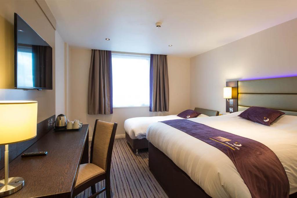 Premier Inn Chichester Exterior foto