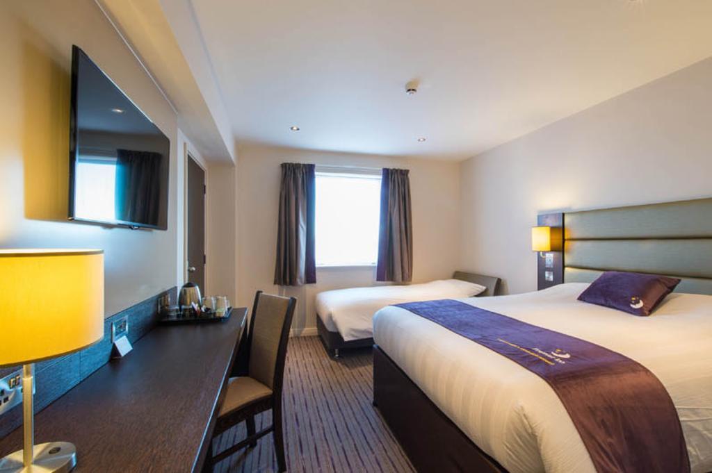 Premier Inn Chichester Exterior foto