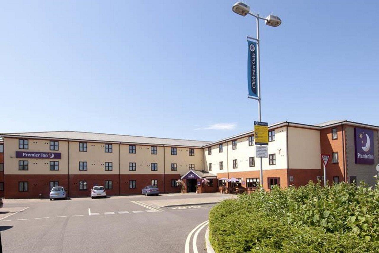 Premier Inn Chichester Exterior foto