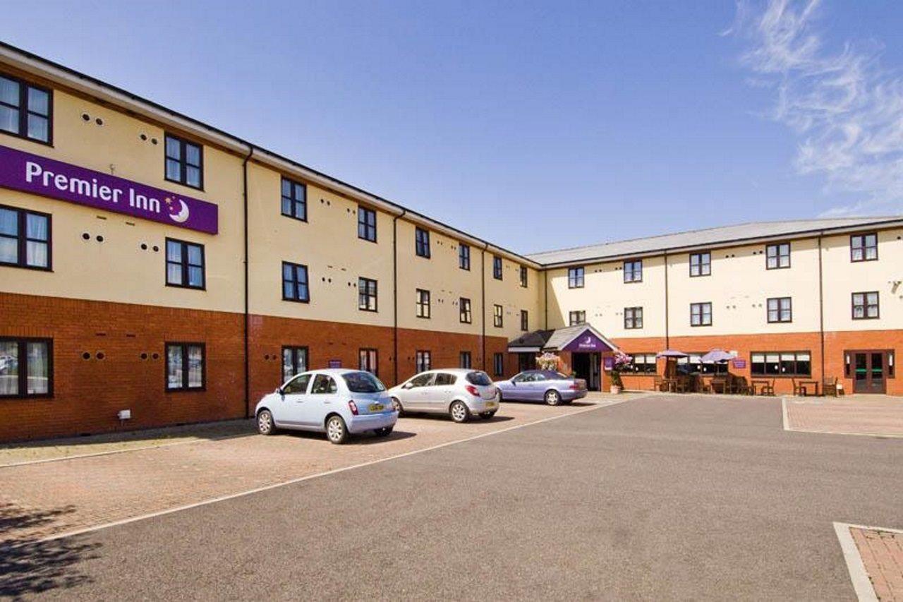 Premier Inn Chichester Exterior foto