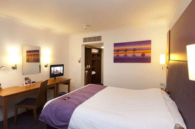 Premier Inn Chichester Exterior foto
