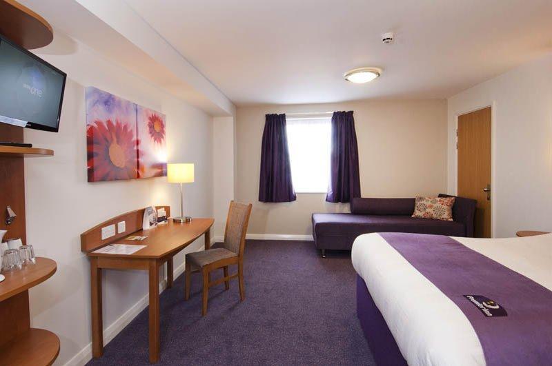 Premier Inn Chichester Exterior foto